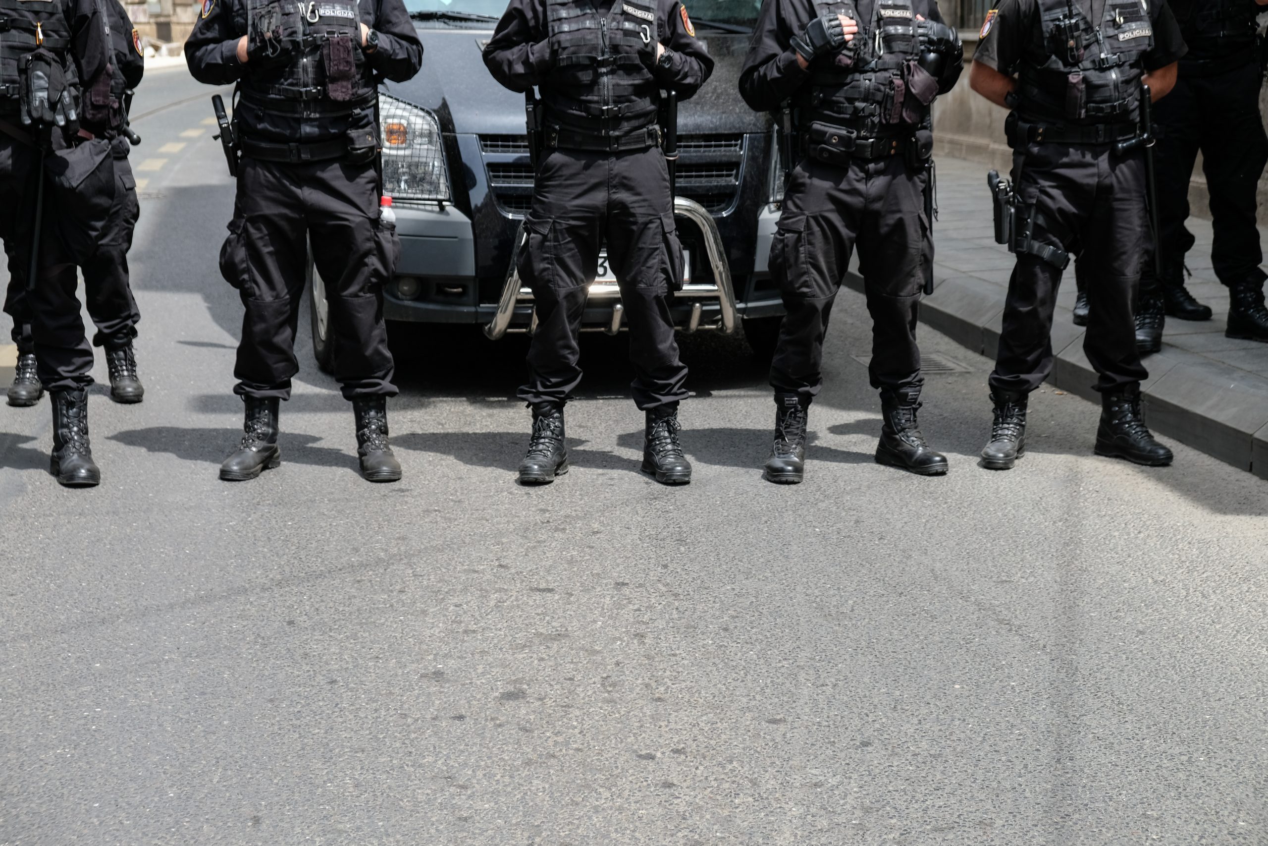 Specijalna policija u Banovićima razdvaja pristalice SDA i PDA, centar grada blokiran
