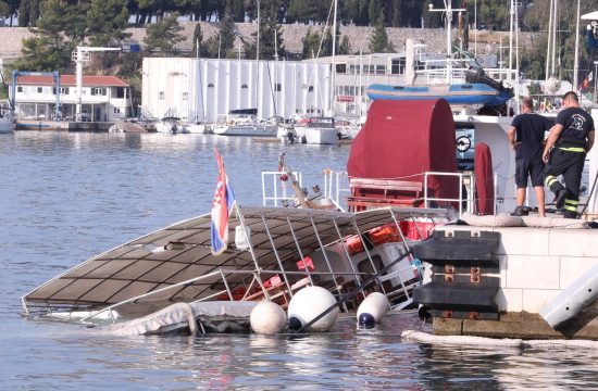 Split, brod, potonuo turisticki brod morska vila