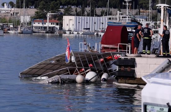 Turistički brodić udario o dok u Splitu