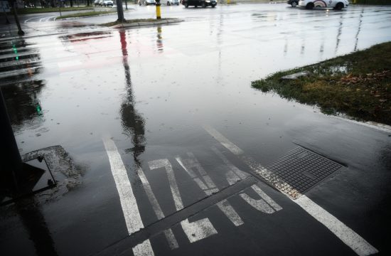 Nevreme, kiša, leto, letnja kiša, ulica pod vodom