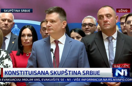 Novinarka Newsmax Adria prostim pitanjem zbunila sve naprednjake u Skupštini Srbije