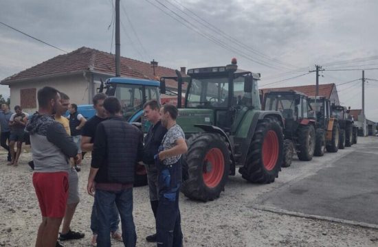 Selo Desimirovac, Kragujevac, poljoprivrednici, blokada