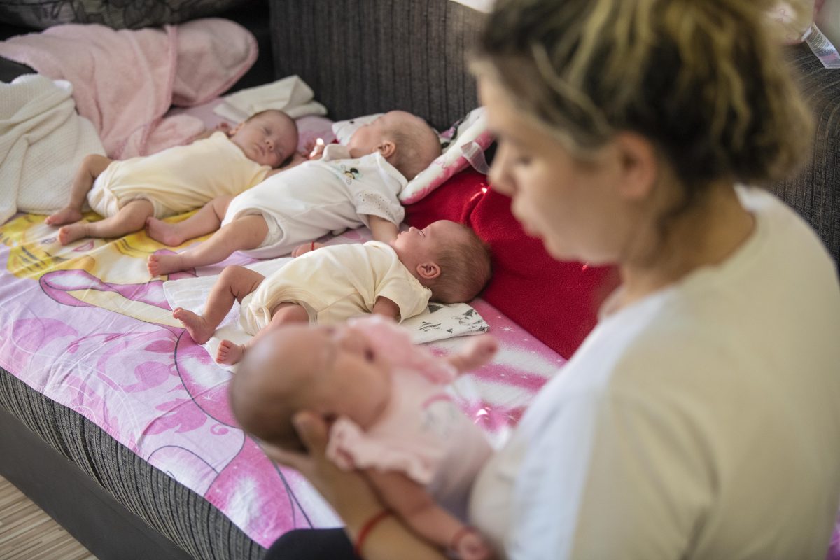 Šta bi sa produženjem porodiljskog odsustva? Predsednik najavio još pre Nove godine, ministarka Kisić potvrdila, a još uvek se „razmatraju predlozi“