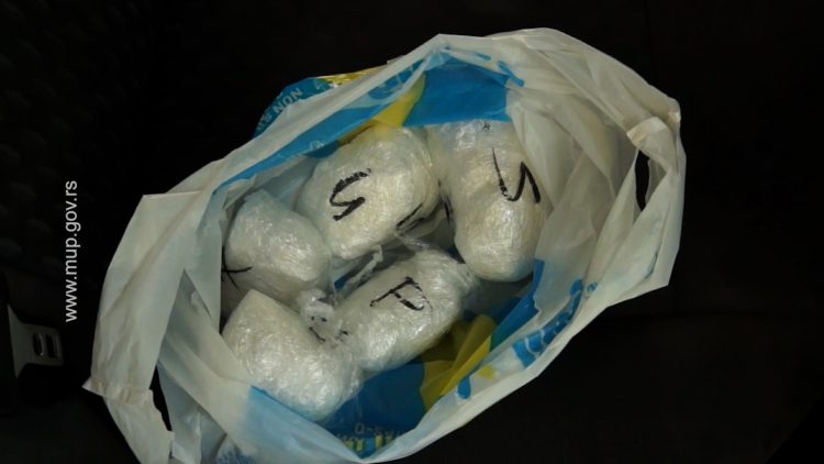 Zaplenjeno dva kilograma heroina, uhapšene dve osobe