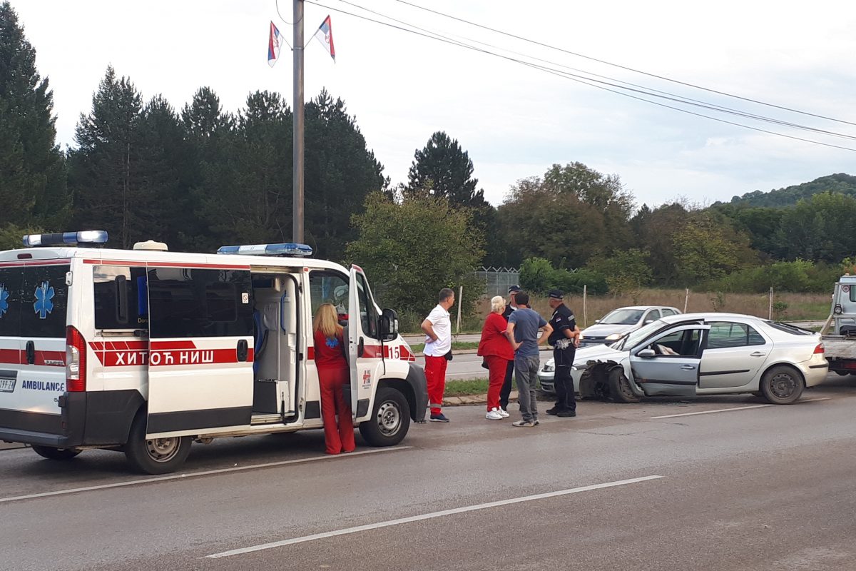 Teška saobraćajna nesreća u beogradskom naselju Železnik: Ima više povređenih, hitno transportovani u Urgentni centar