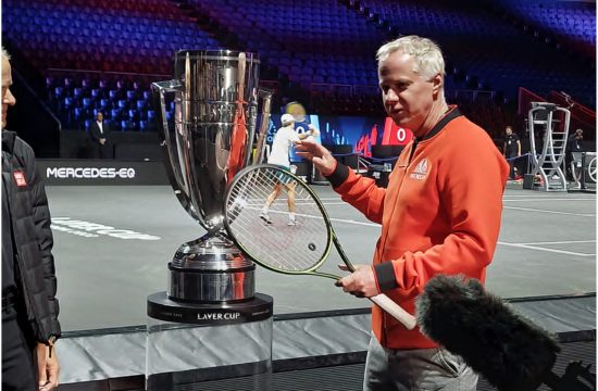 Patrik Mekinro i trofej