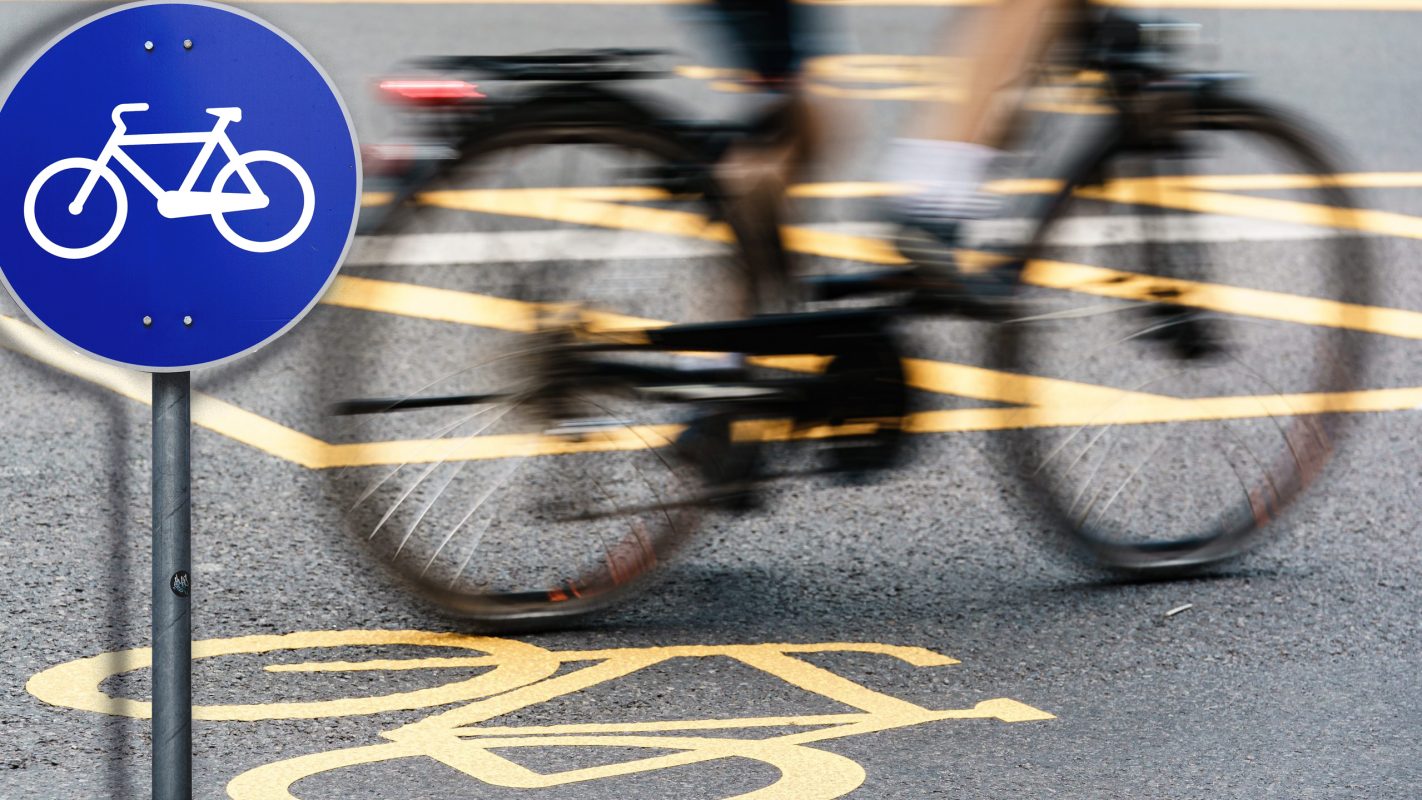 Traže „cinkaroše“: Ko prijavi vozača koji blokira biciklističku stazu dobija deo novca od kazne