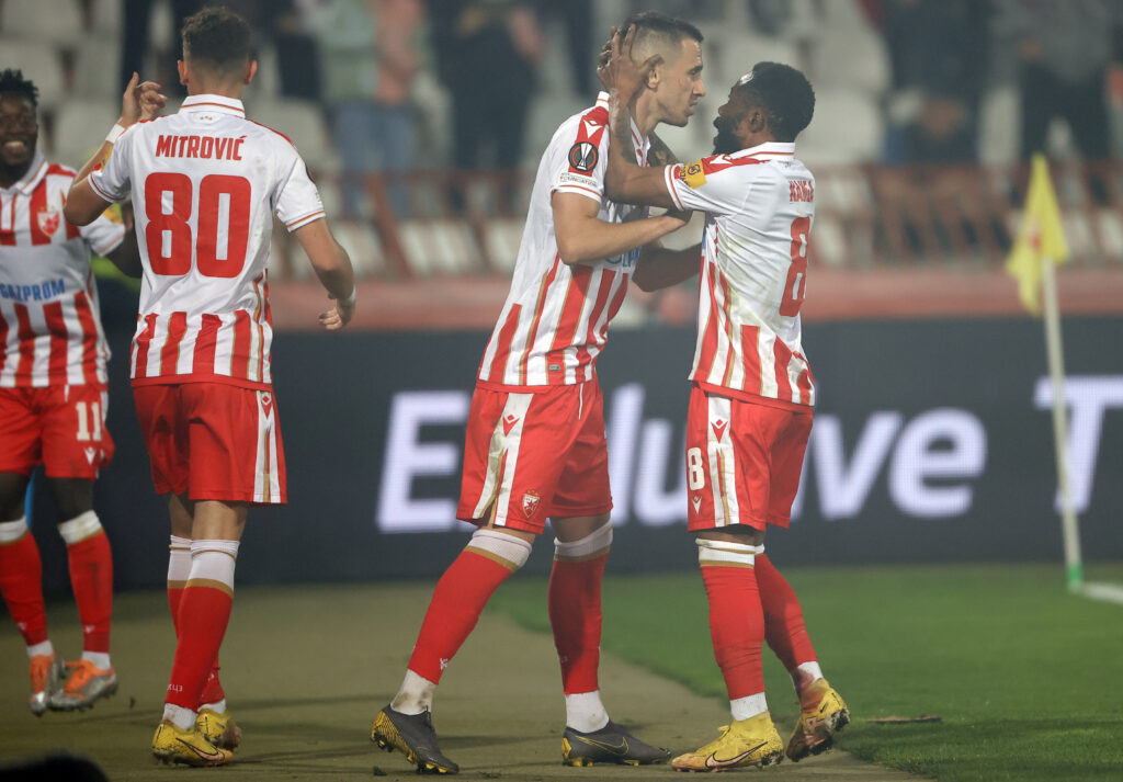 FK Crvena zvezda, Aleksadar Pešić u zagrljaju sa Gelorom Kangom