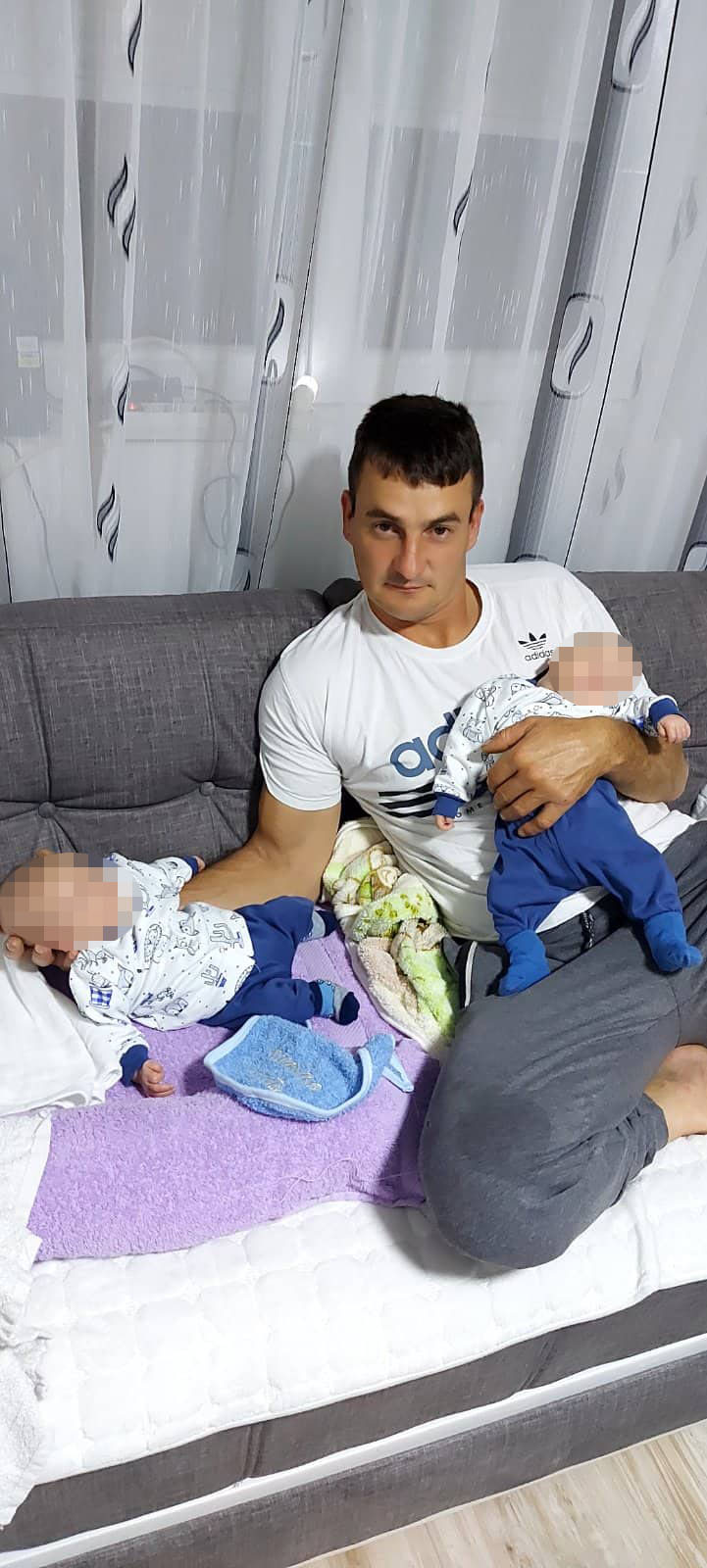 Porodica Jović, bebe, trojke