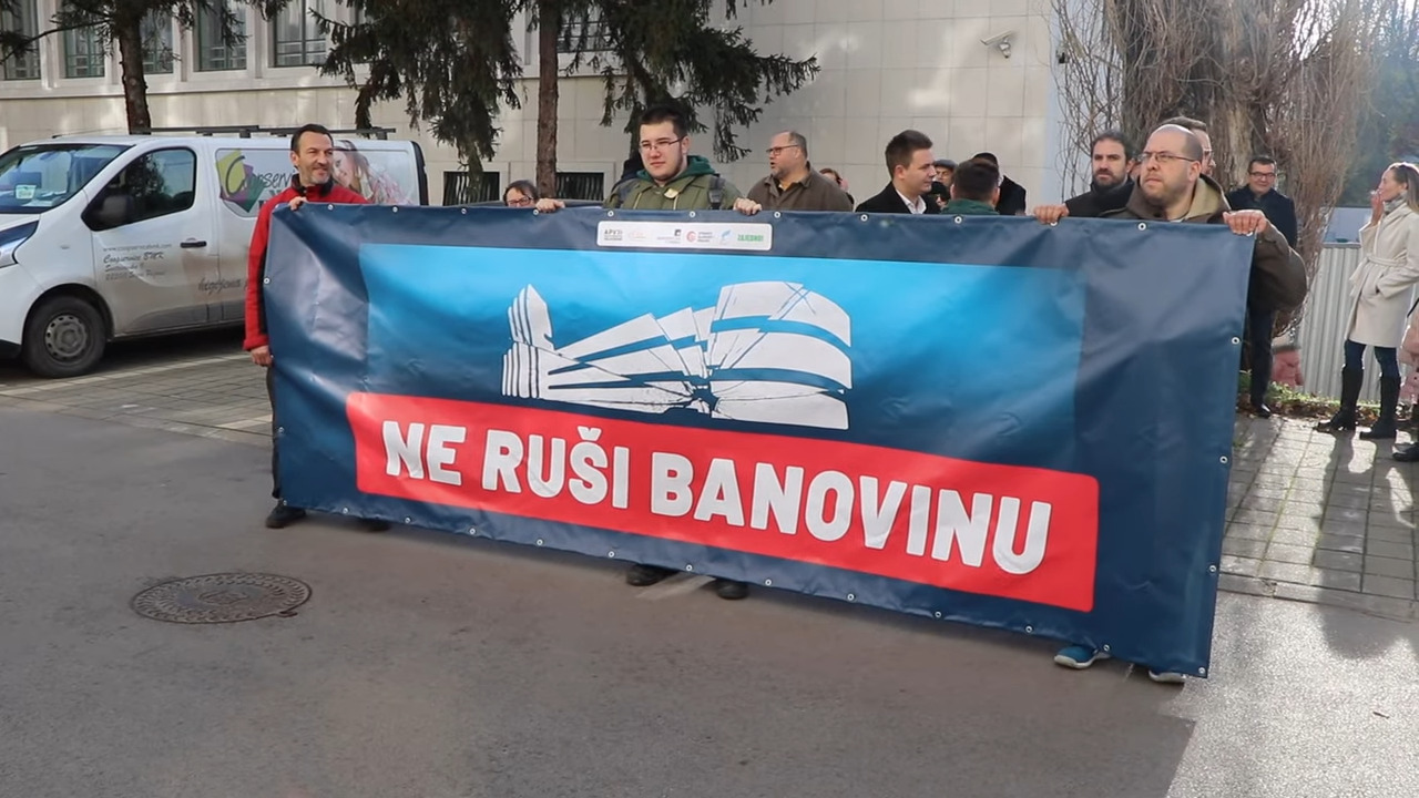 Radovi, gradilište, oštećena zgrada Banovine u Novom Sadu. Novi Sad