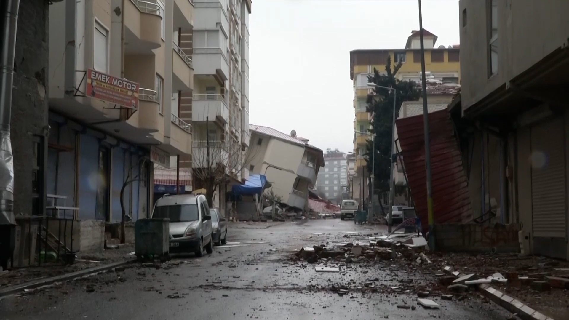 Spasavanje iz ruševina posle zemljotresa u Turskoj