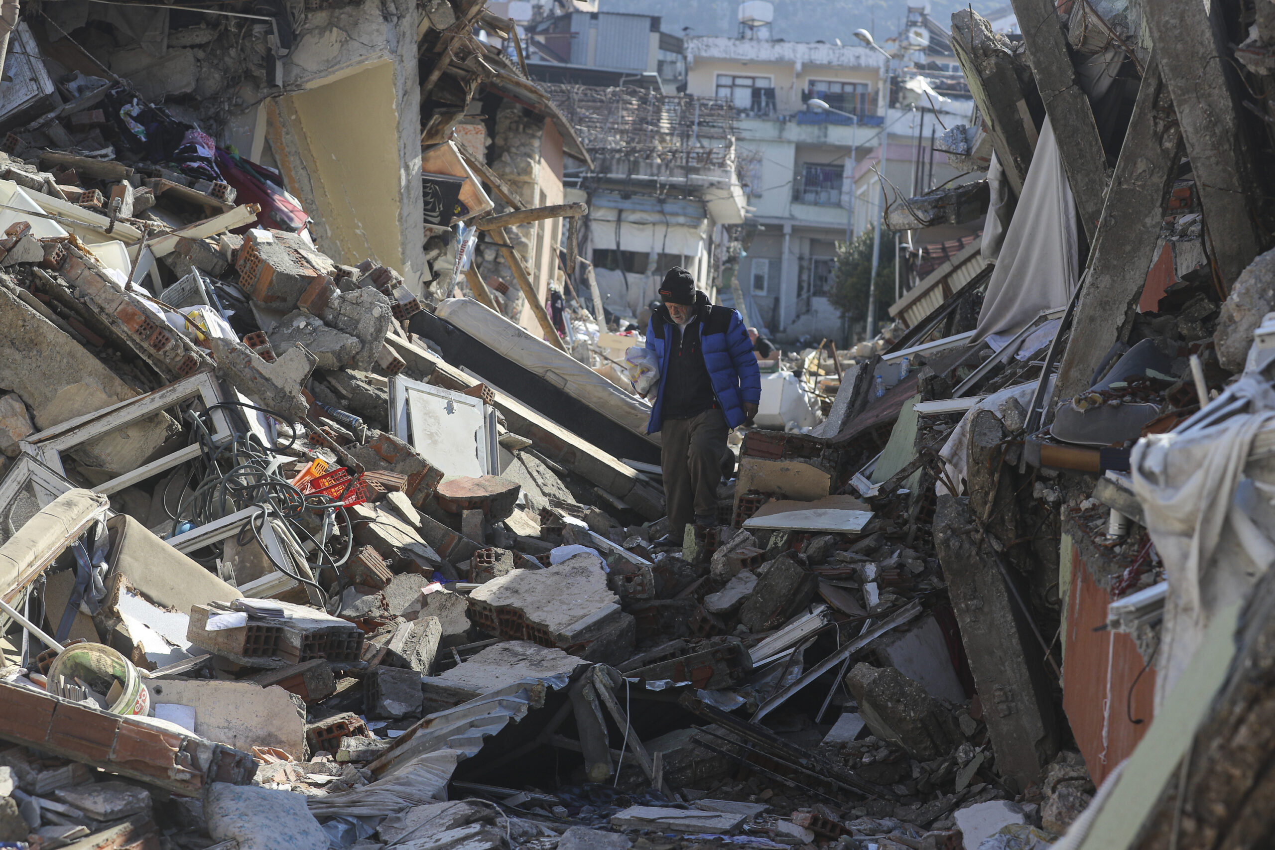 Сколько человек погибло при землетрясении. Землетрясение в Турции 2023. Стихийные бедствия. Число жертв землетрясения в Турции.