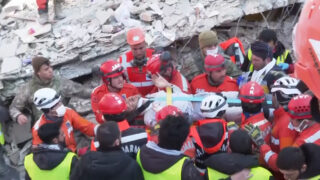 Mladić izvučen iz ruševina posle nedelju dana od razornog zemljotrtesa