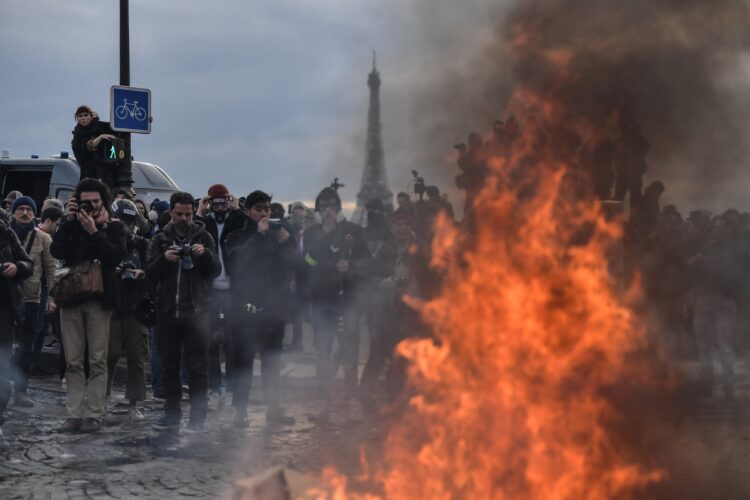 pariz, protest, penziona reforma, profimedia