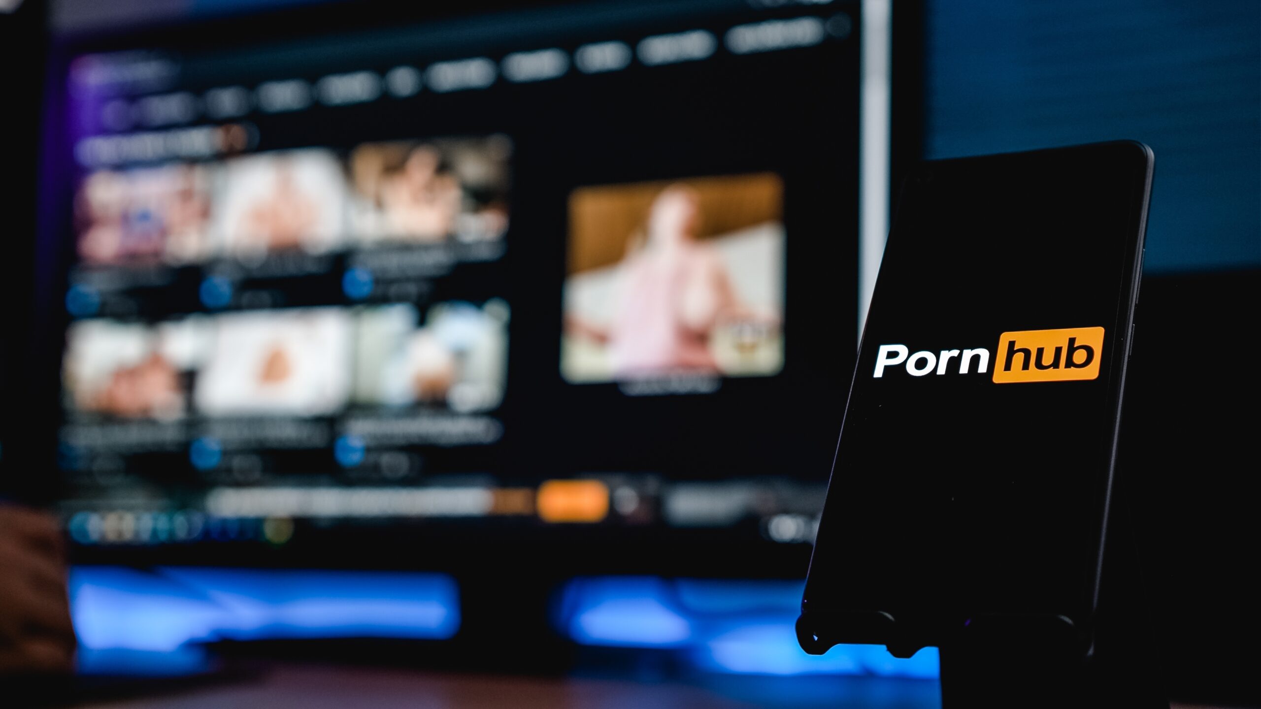 Otkrivene jezive tajne Pornhub-a: Šokantan dokumentarac prikazao mračnu  stranu napopularnijeg porno sajta