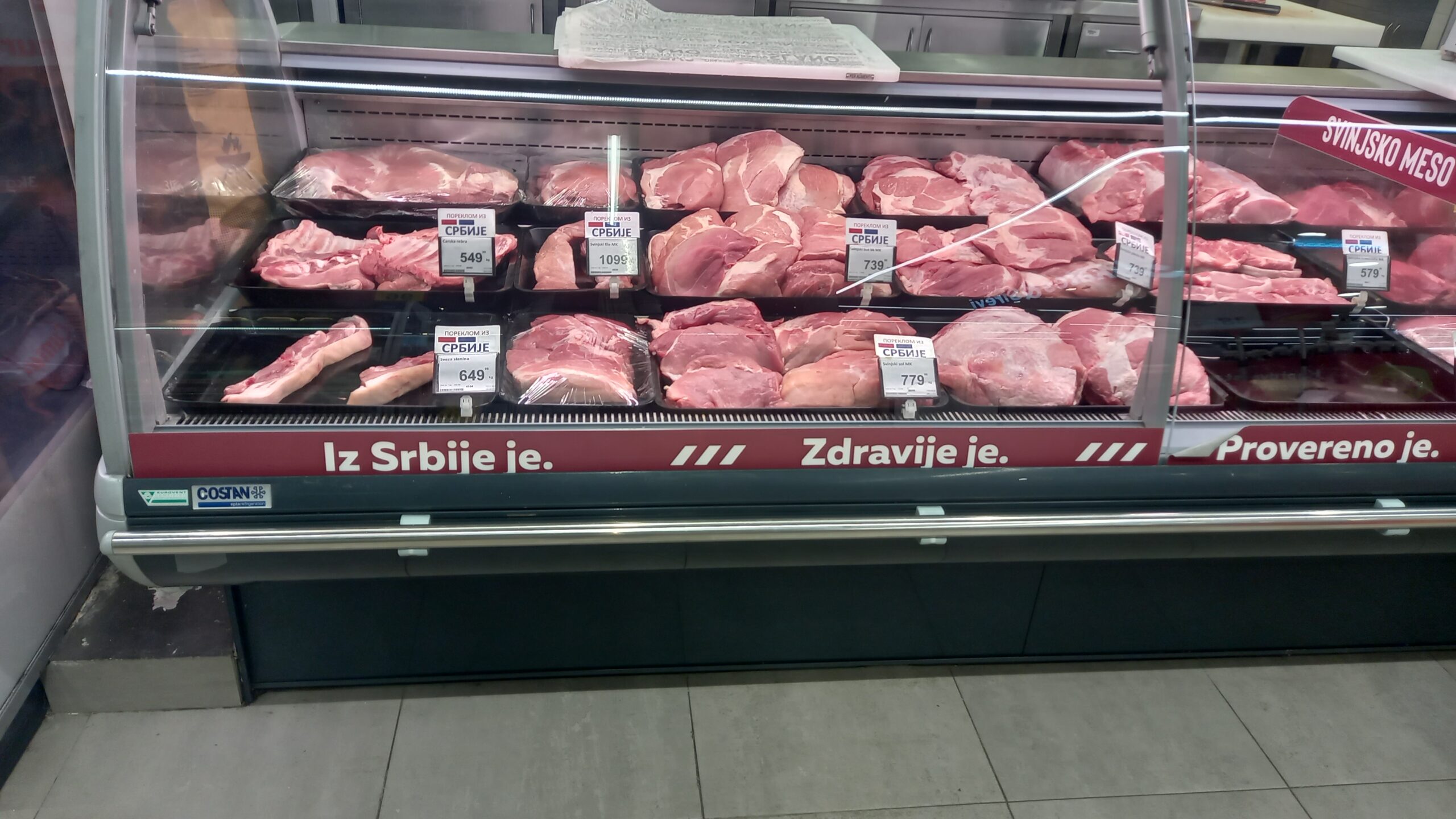 Kakva je ponuda mesa pred Uskrs širom Srbije: Negde svinjetina skuplja od jagnjetine, negde godinu dana košta isto
