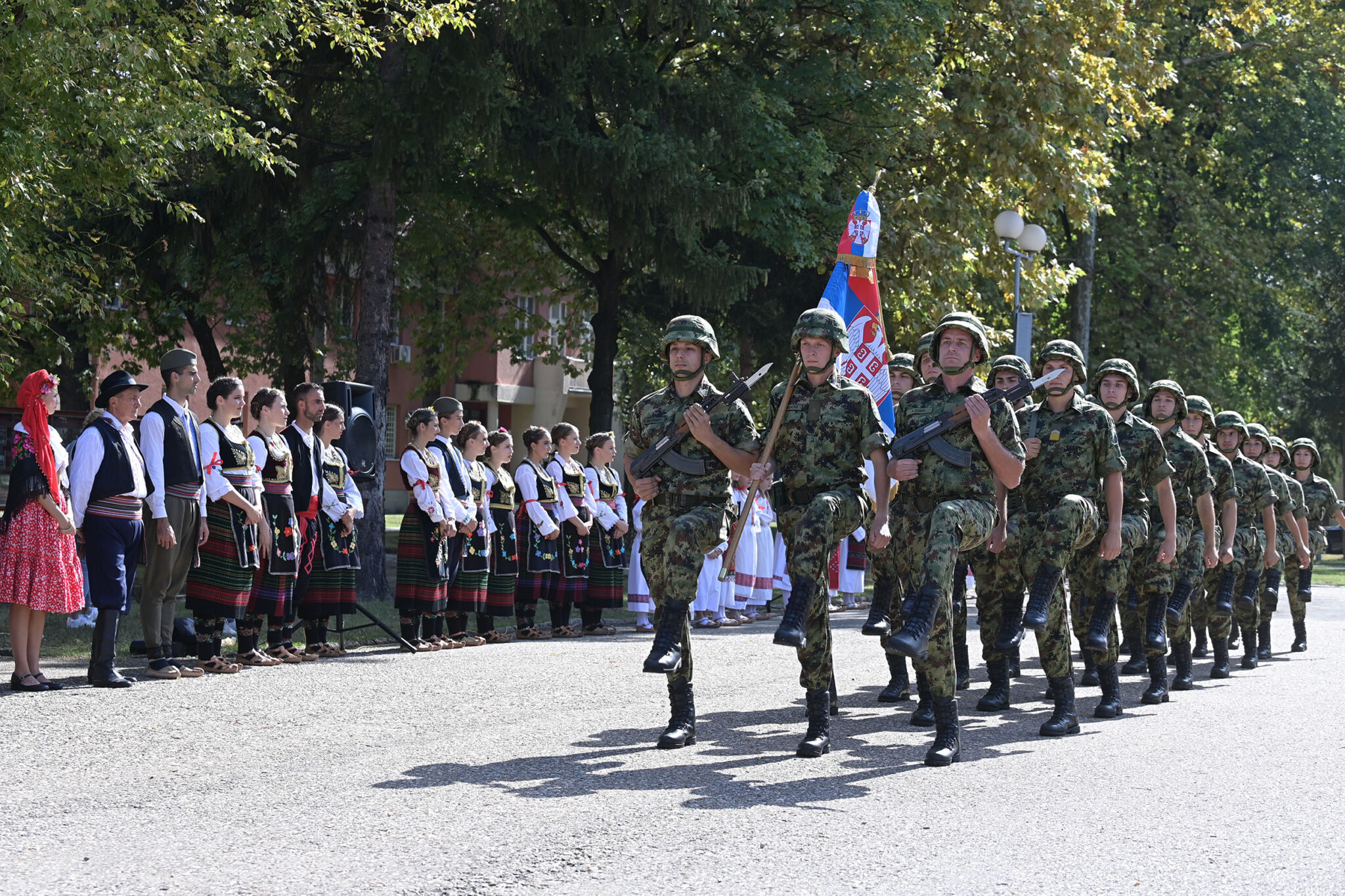 Kasarne U Raspadu, Vojničke Plate Slabe, Vojska U Rasulu, A Vučević I ...