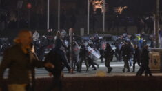 juriš policije na demonstrante
