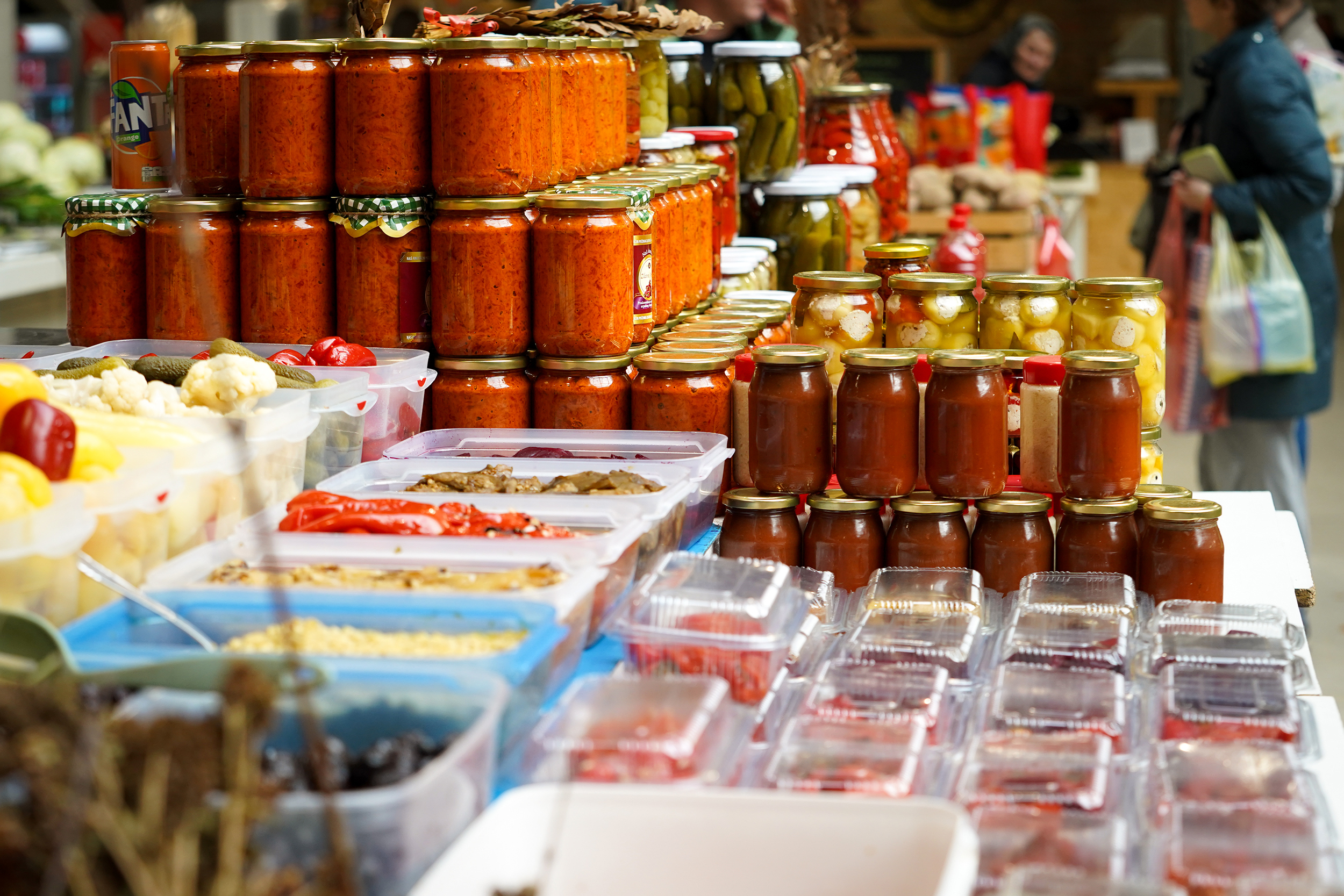 Paprika najskuplja, skočila cena kornišona, čak je i kompot skup: Koliko će vas ove godine koštati spremanje zimnice