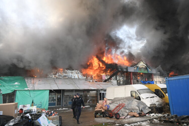 Požar u bloku 70 na Novom Beogradu Foto: Goran Srdanov