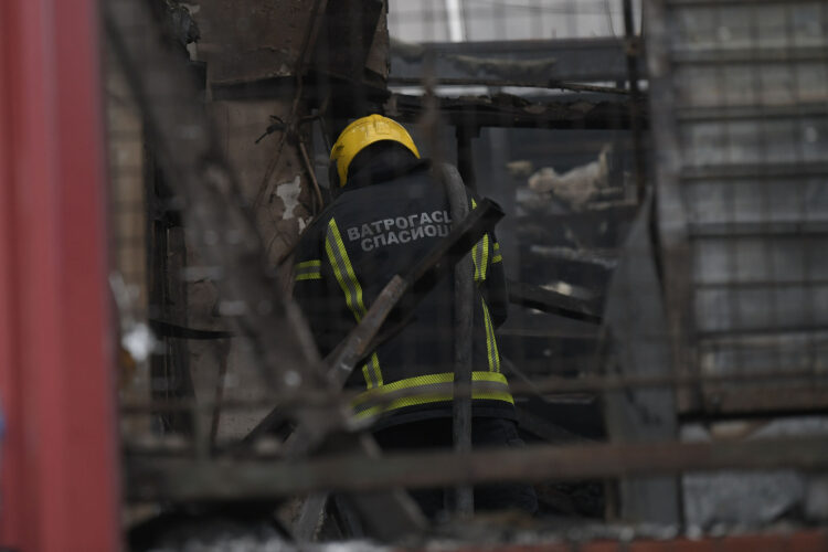 Požar u bloku 70 na Novom Beogradu Foto: Goran Srdanov