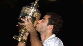 Pit Sampras ljubi pehar Vimbldona 2000. godine