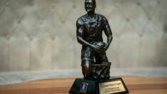 Dejan Milojević - trofej za najboljeg igrača ABA lige (MVP)