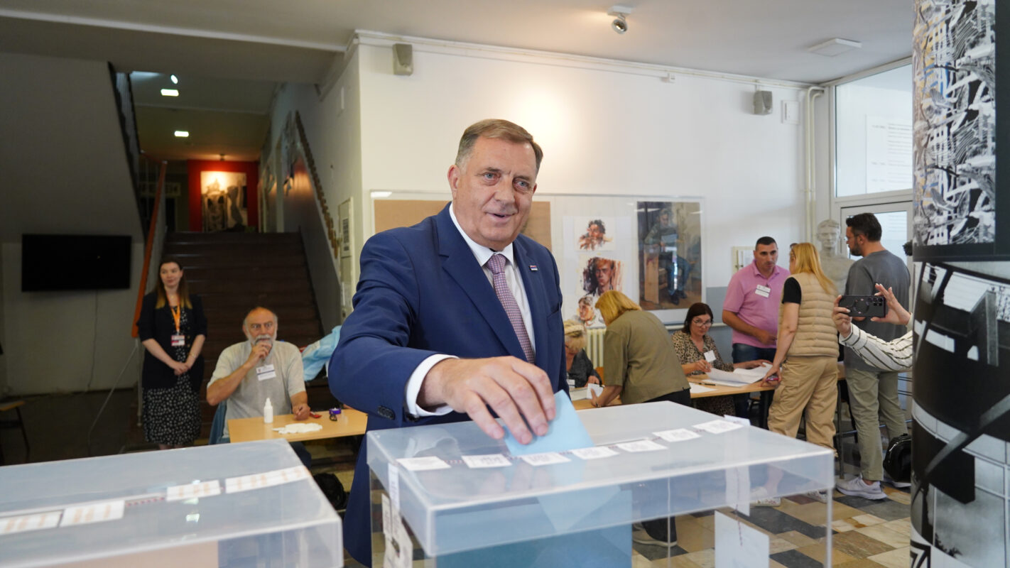 Dodik glasao na lokalnim izborima u Beogradu FOTO