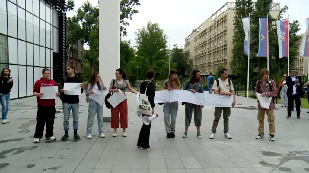 Studenti blokirali Rektorat u Novom Sadu, dan uoči zakazanih izbora