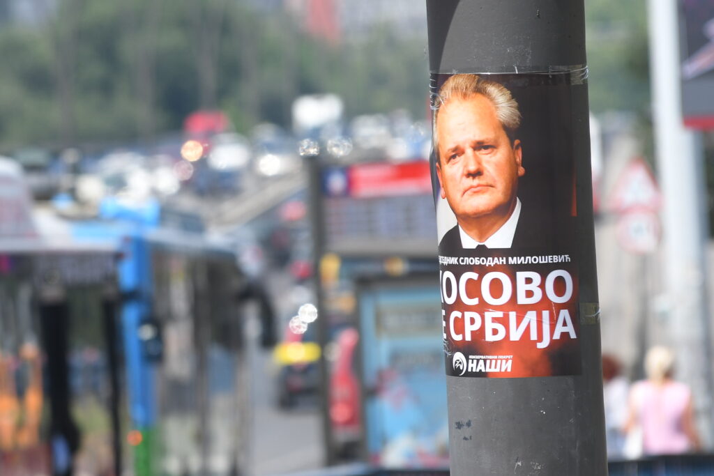 Plakati sa likom Slobodan Miloševića i natpisom Kosovo je Srbija
