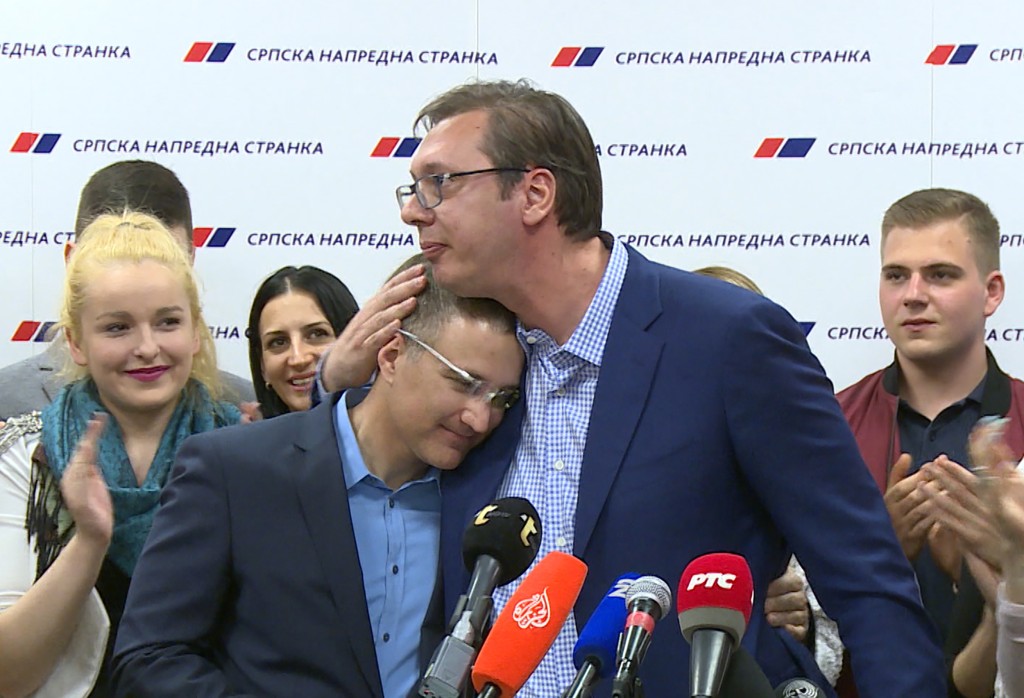 vucic-stefanovic-zagrljaj-foto-n1-1024x698-1.jpg