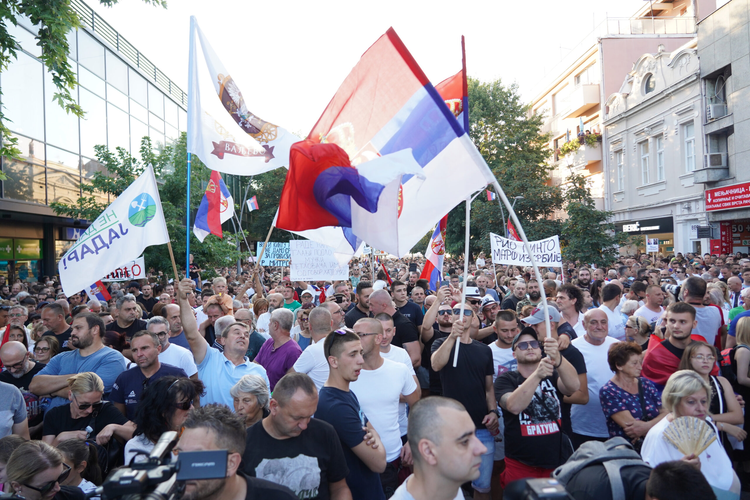 “Ako je Srbija vaša zemlja, mesto vam je na protestu“: Poznate ličnosti ...