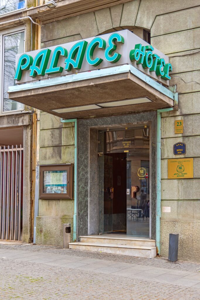 Hotel Palas, Hotel Place