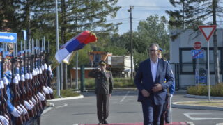 Aleksandar Vučić, Loznika, kasarna