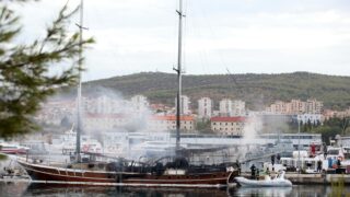 Šibenik, zapalio se jedrenjak, vatrogasci