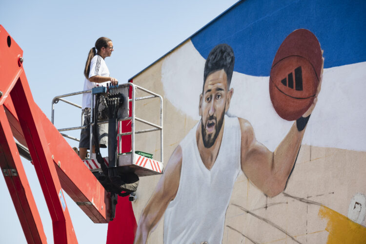 Vasa Micić dobio mural na školi u koju je išao