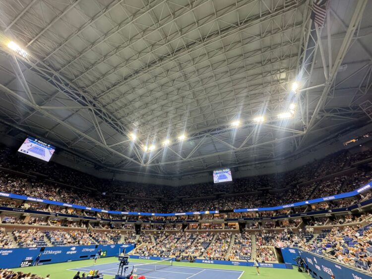 Zatvoren krov "Artur Eš"