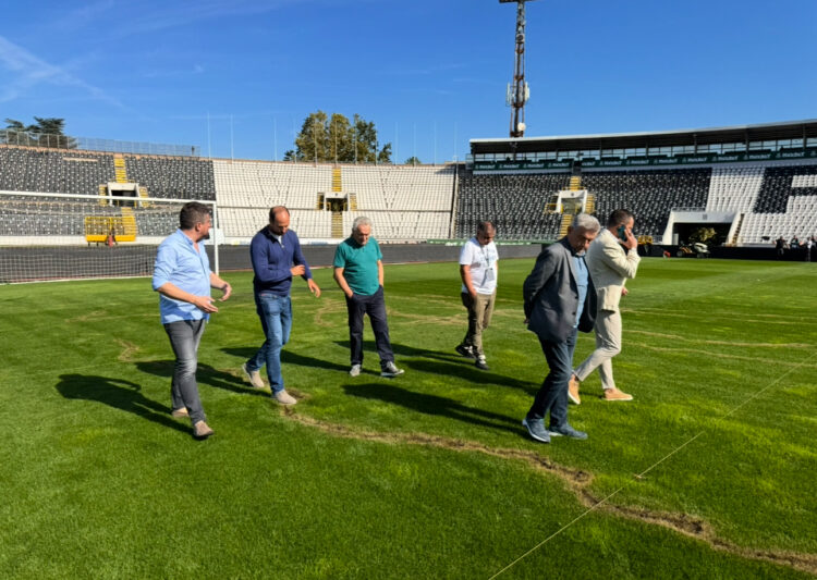 Inspekcija terena na stadionu Partizana