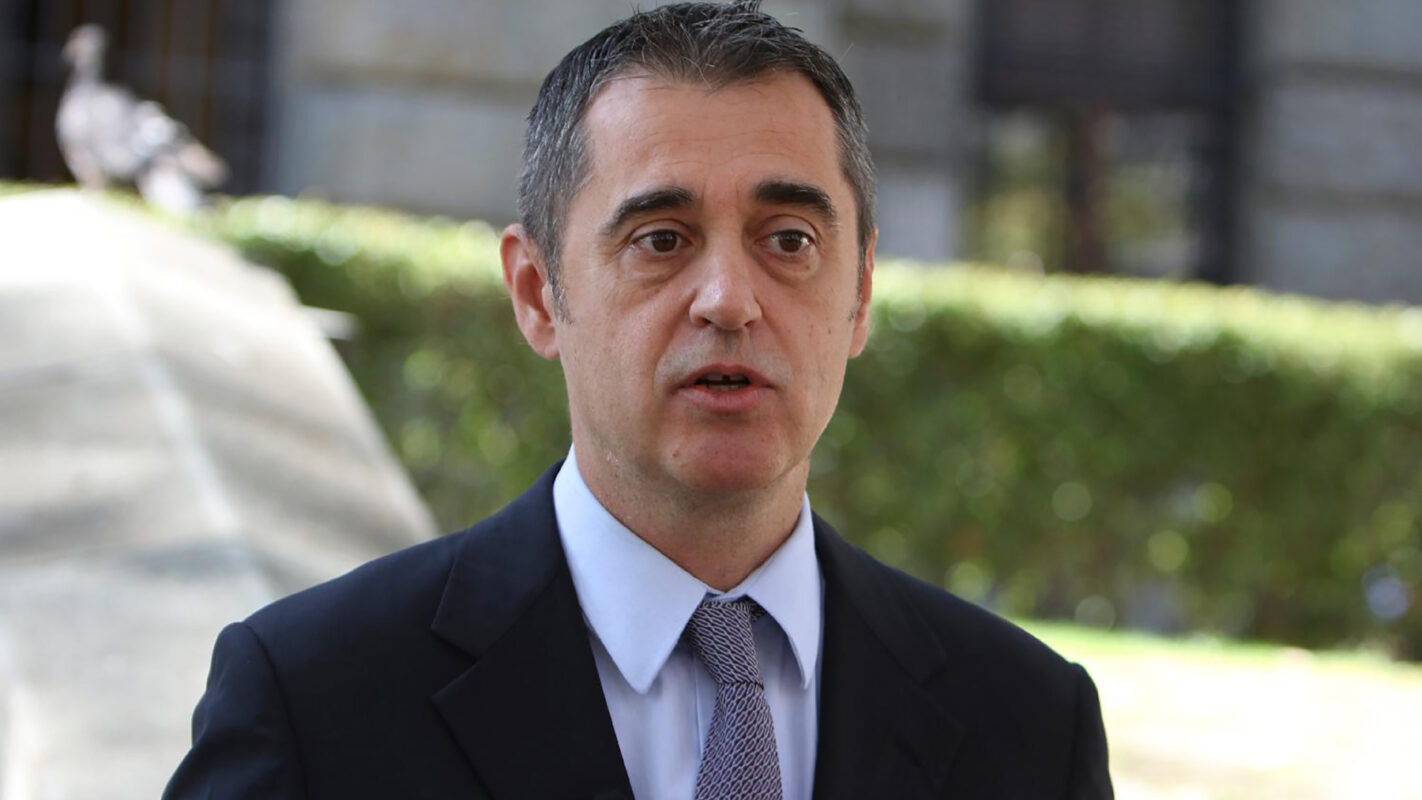 INTERVJU Dušan Nikezić: Građani treba da se spreme za najgoru opciju u vezi NIS-a. Devalvacija dinara je neminovna