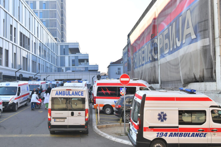 Muškarac upucan u Beogradu: Lekarima u Urgentnom ispričao da se sam ranio šrafcigerom, pa pobegao pre nego što je policija stigla u bolnicu