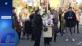 Blokada i šetnja u Novom Sadu: Učesnici poručili "krvave su vam ruke", "ubice"