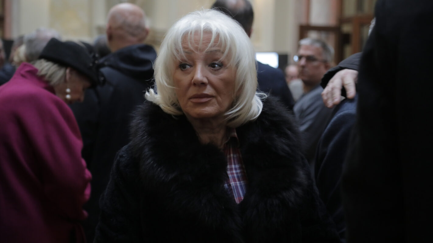 Ne znamo koliko godina ima Vera Matović, ali njena prva ploča ima 54