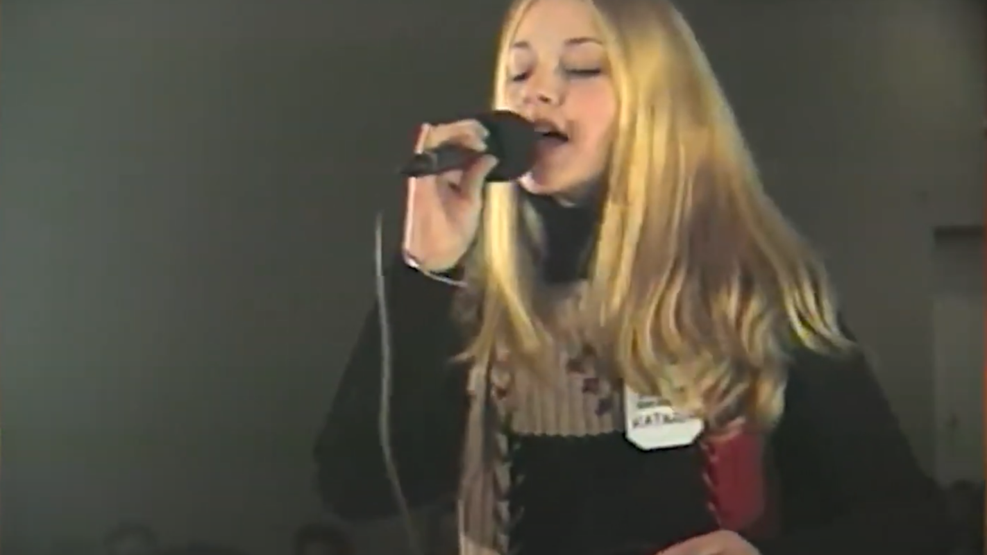 „Golišave slike dobro prolaze na Instagramu, a ja sam umetnička duša“: Naša pevačica sa 17 godina postala zvezda Granda, a evo kroz šta je sve prošla