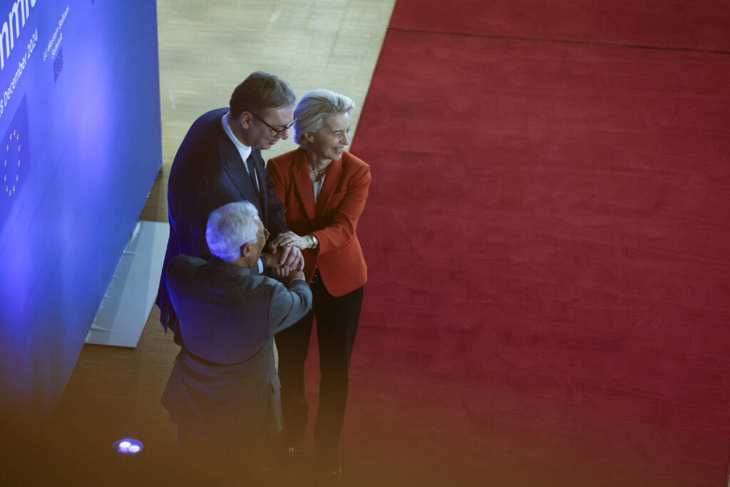 Ursula fon der lajen, Aleksandar Vučić