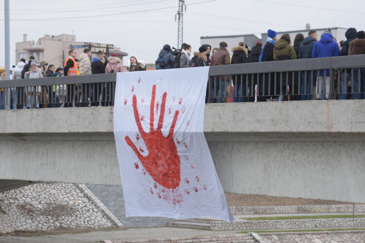 Oglasila se grupa „Mladi s juga“ čiji su članovi odvedeni u stanicu zbog „krvave ruke“ u Vranju