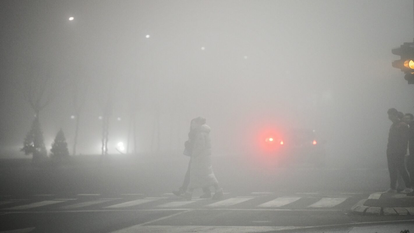 Vozači, oprez: Magla otežava vožnju