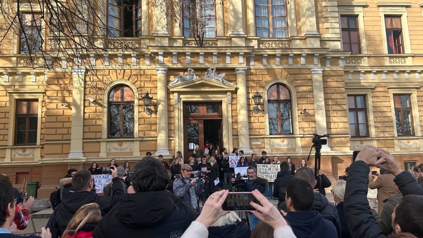 Roditelji đaka Jovine gimnazije upozoravaju: „Školovanje je za našu decu neizdrživo“