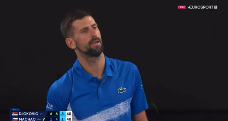 VIDEO Novak isterao provokatore sa tribina: Odbio da igra dok ovo nije urađeno