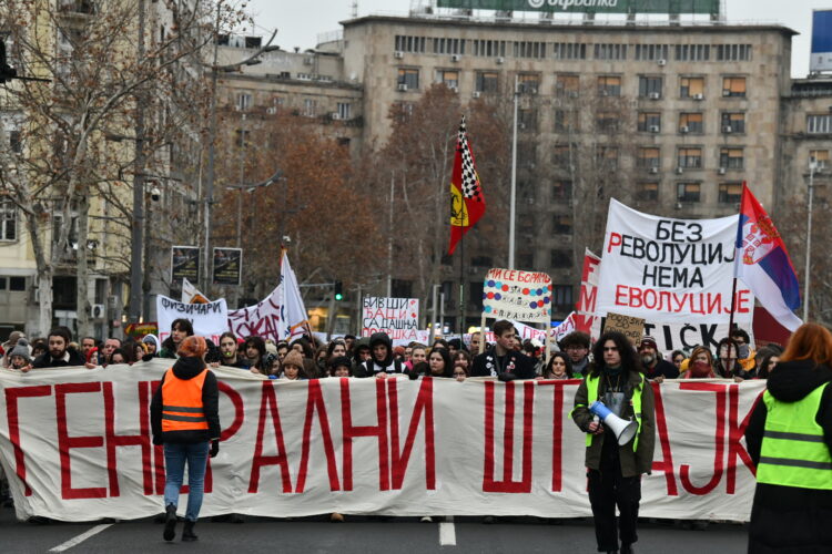 Šta podrazumeva generalni štrajk? Ovo je način kako radnici mogu da se zaštite