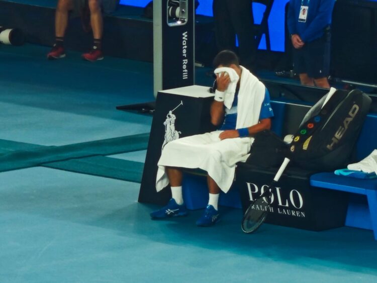 FOTO Ovo se nije videlo na TV: Novak se na pauzi zamotao peškirima zbog ove situacije u Australiji